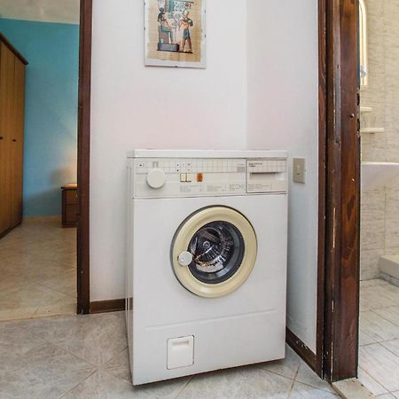 2 Bedroom Beautiful Apartment In Savudrija Bagian luar foto
