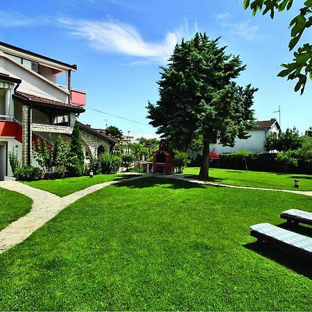 2 Bedroom Beautiful Apartment In Savudrija Bagian luar foto