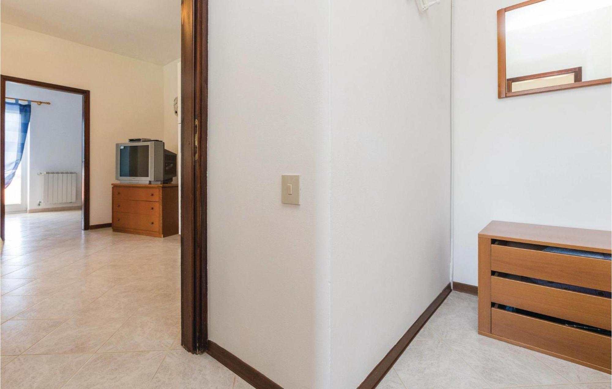 2 Bedroom Beautiful Apartment In Savudrija Bagian luar foto
