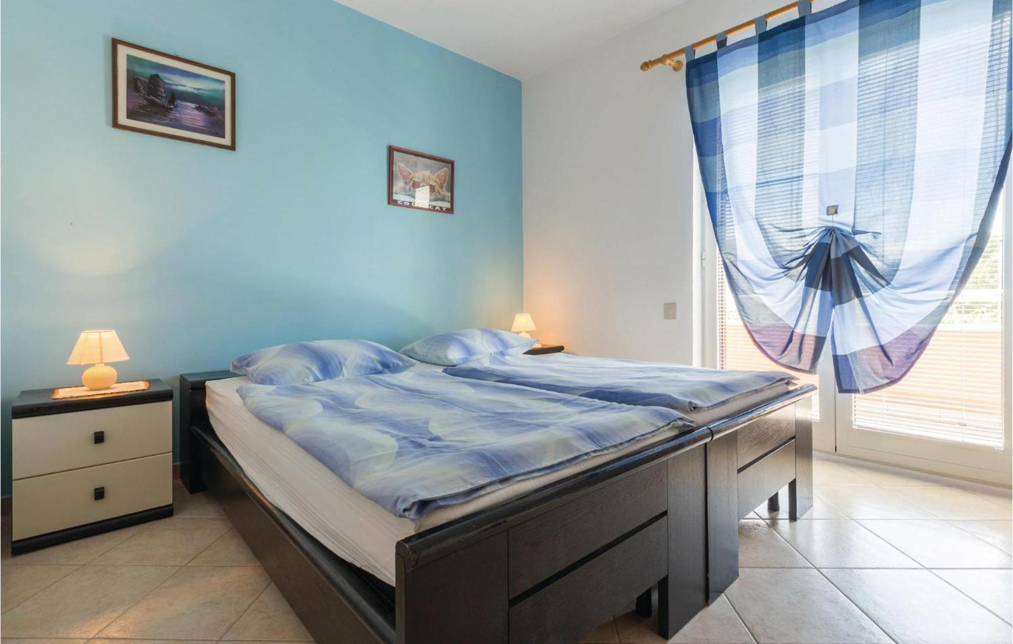 2 Bedroom Beautiful Apartment In Savudrija Bagian luar foto