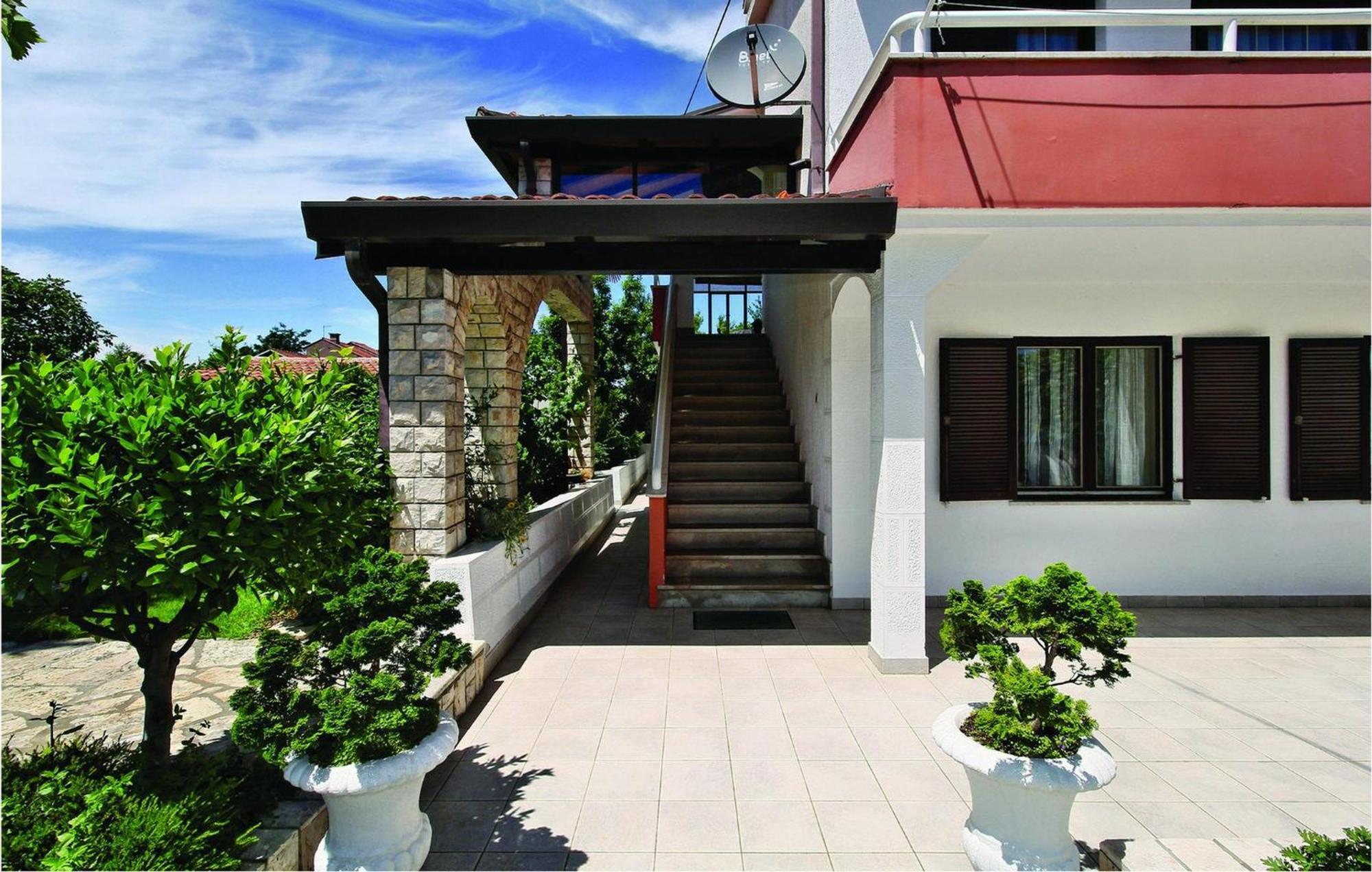 2 Bedroom Beautiful Apartment In Savudrija Bagian luar foto