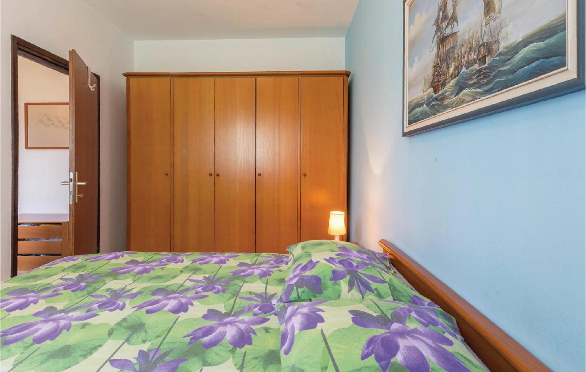 2 Bedroom Beautiful Apartment In Savudrija Bagian luar foto