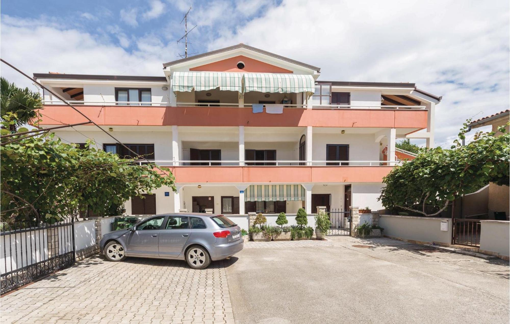 2 Bedroom Beautiful Apartment In Savudrija Bagian luar foto