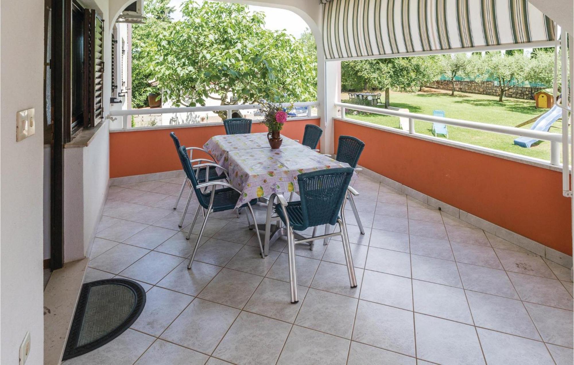 2 Bedroom Beautiful Apartment In Savudrija Bagian luar foto