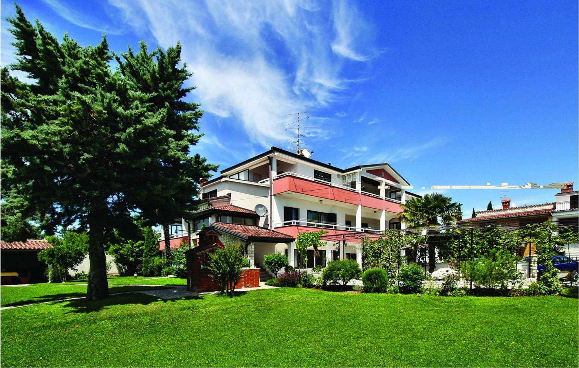 2 Bedroom Beautiful Apartment In Savudrija Bagian luar foto
