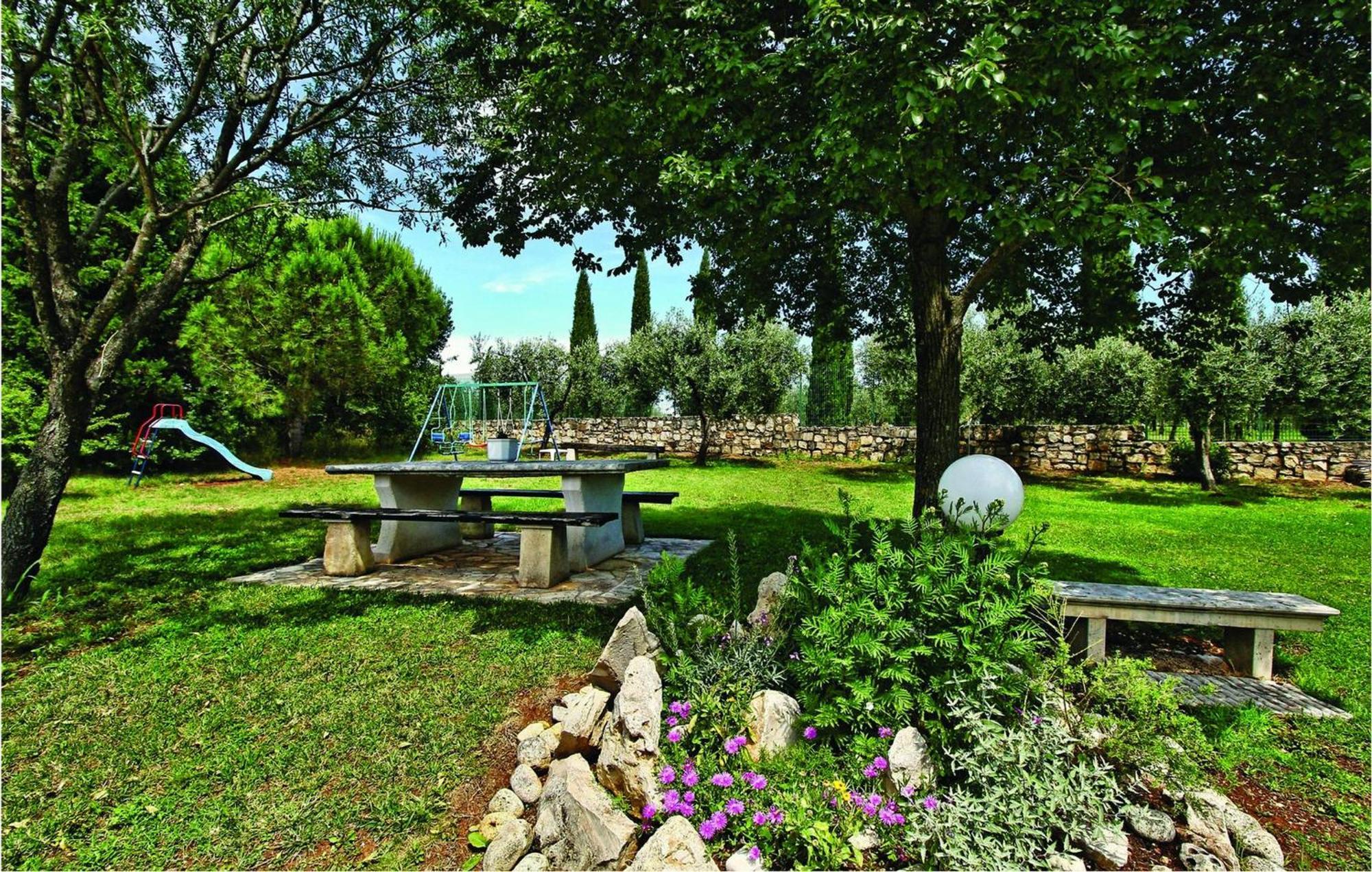 2 Bedroom Beautiful Apartment In Savudrija Bagian luar foto
