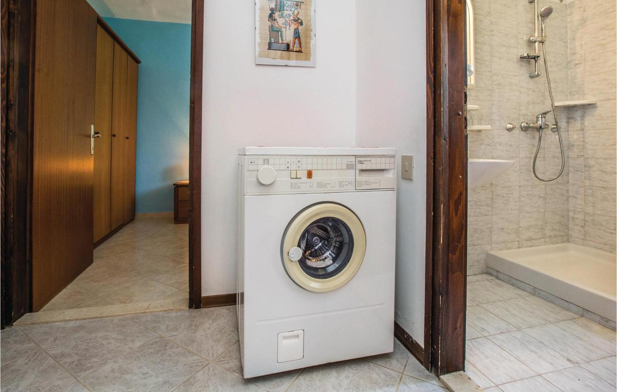2 Bedroom Beautiful Apartment In Savudrija Bagian luar foto